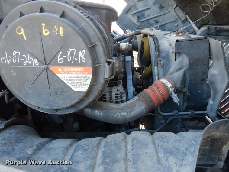 image for item HX9550 2007 International 4300  tank truck