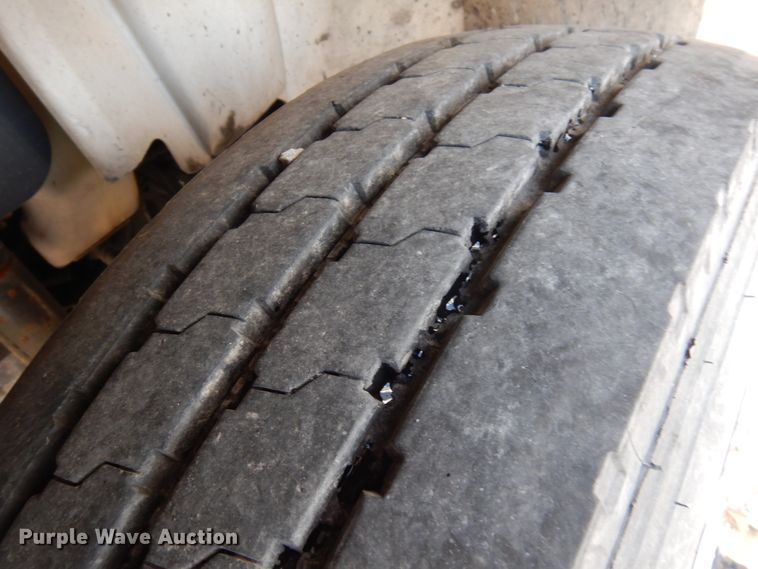 image for item HX9550 2007 International 4300  tank truck