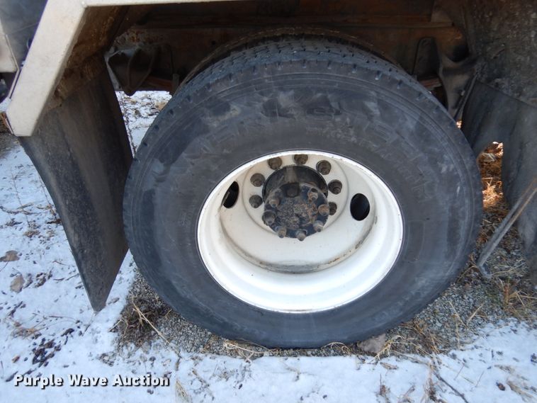 image for item HX9550 2007 International 4300  tank truck