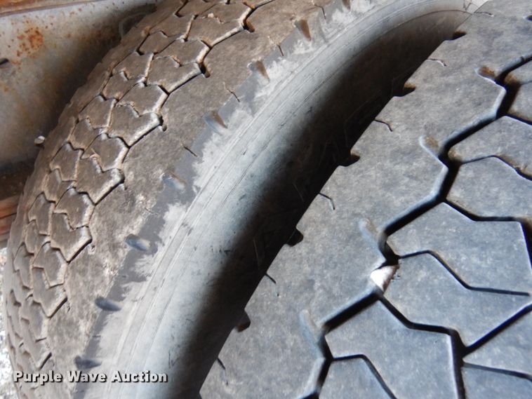 image for item HX9550 2007 International 4300  tank truck