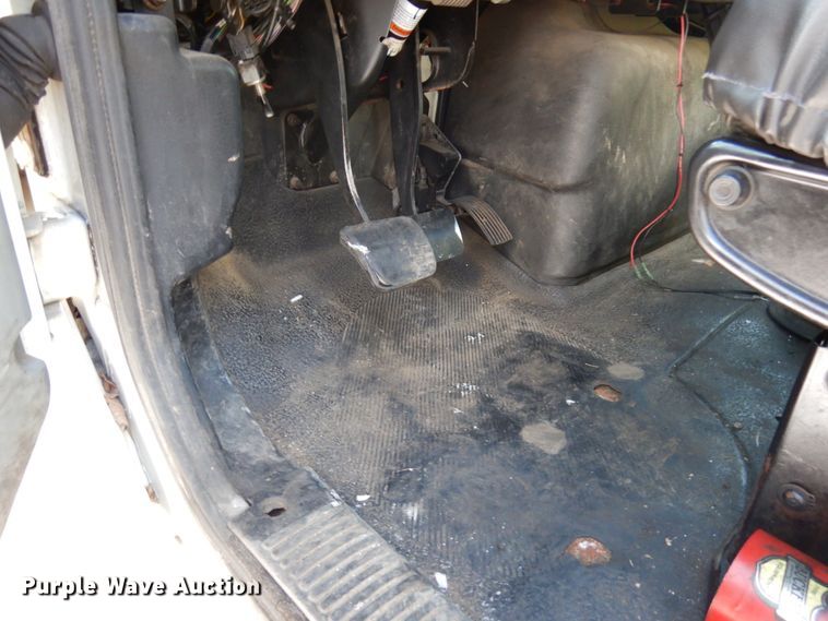 image for item HX9550 2007 International 4300  tank truck