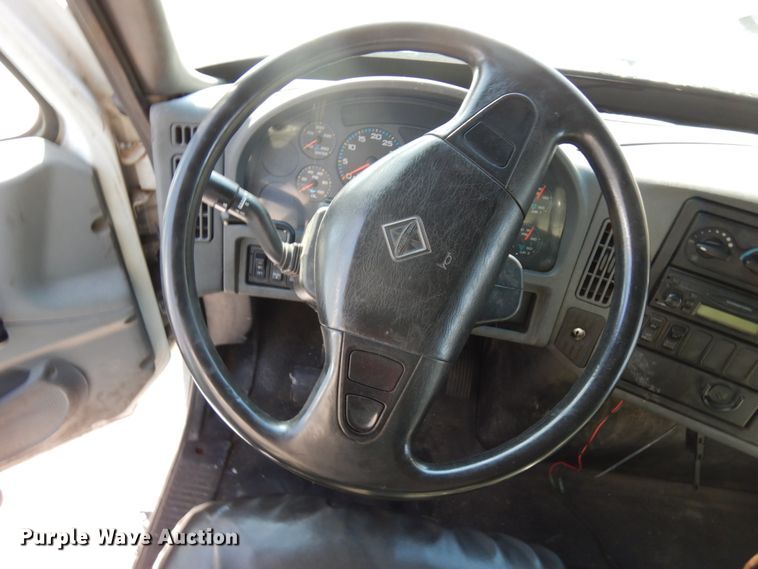 image for item HX9550 2007 International 4300  tank truck