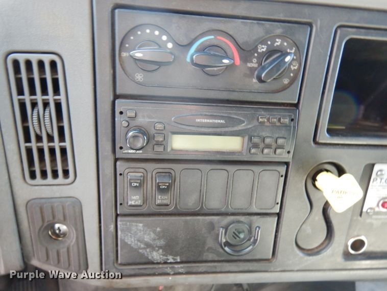 image for item HX9550 2007 International 4300  tank truck