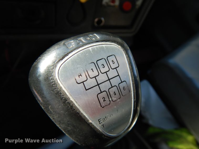 image for item HX9550 2007 International 4300  tank truck