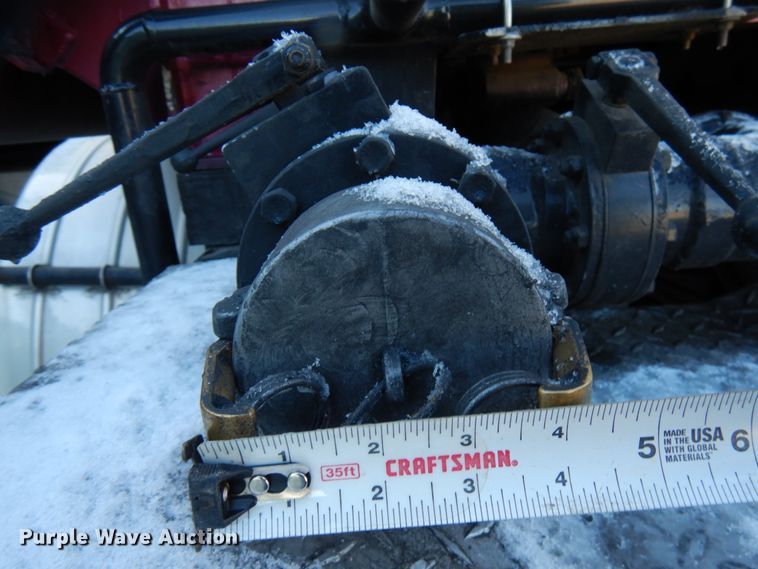 image for item HX9551 2005 Peterbilt 330  tank truck