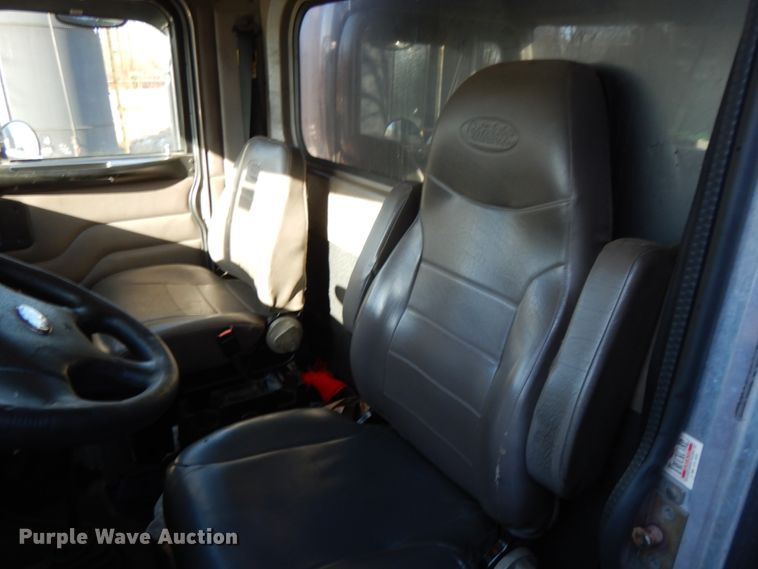 image for item HX9551 2005 Peterbilt 330  tank truck