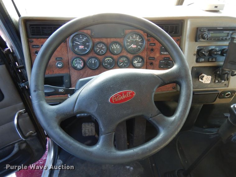 image for item HX9551 2005 Peterbilt 330  tank truck