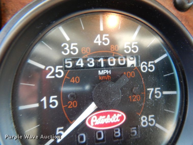 image for item HX9551 2005 Peterbilt 330  tank truck