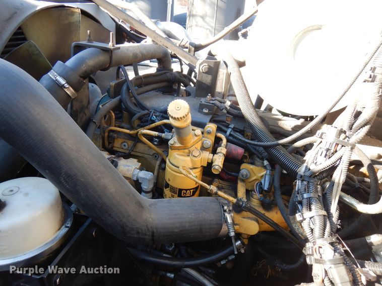 image for item HX9551 2005 Peterbilt 330  tank truck