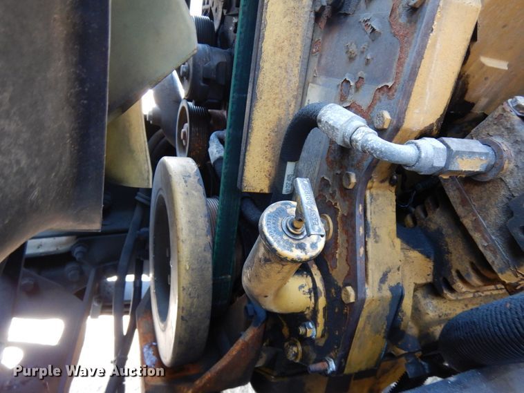 image for item HX9551 2005 Peterbilt 330  tank truck