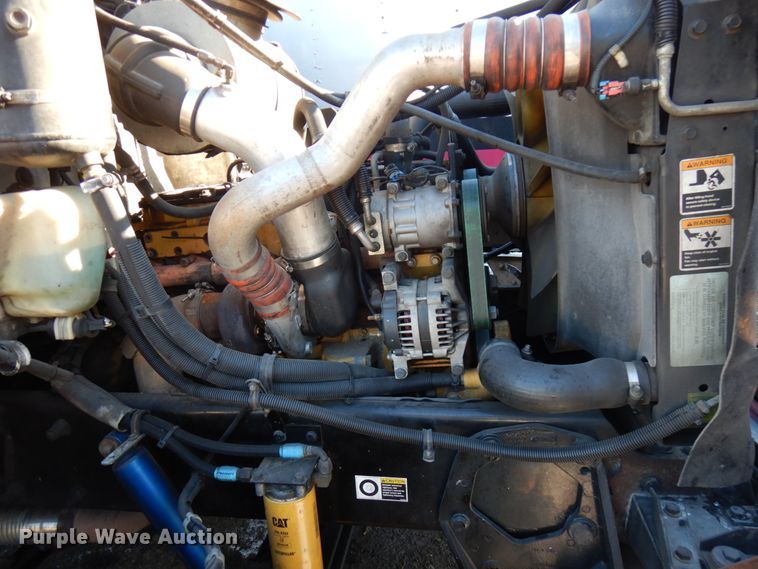 image for item HX9551 2005 Peterbilt 330  tank truck