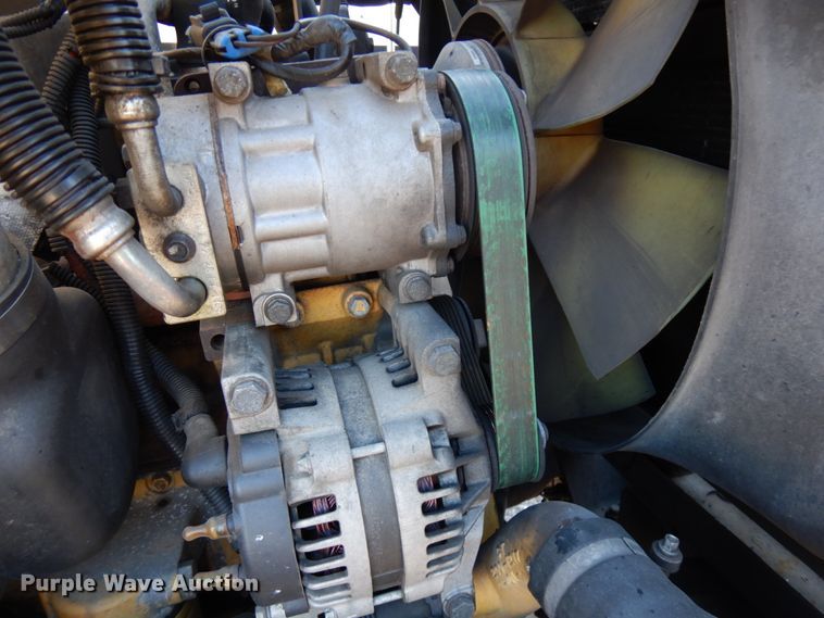 image for item HX9551 2005 Peterbilt 330  tank truck