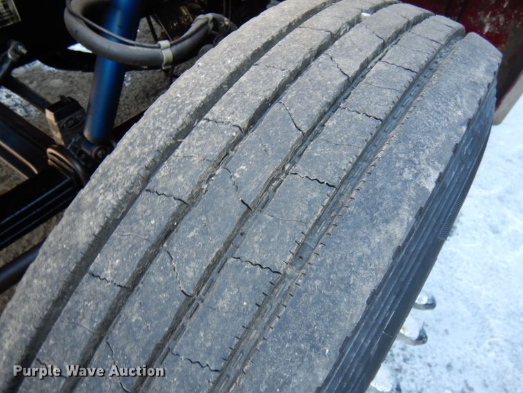 image for item HX9551 2005 Peterbilt 330  tank truck