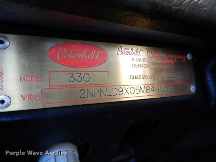 image for item HX9551 2005 Peterbilt 330  tank truck