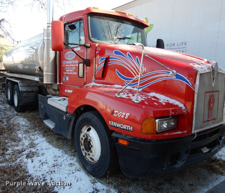 image for item HX9552 Kenworth  tank truck
