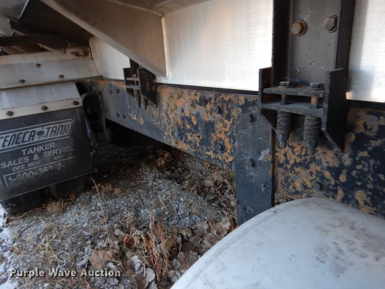 image for item HX9552 Kenworth  tank truck