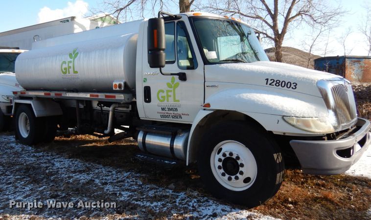 image for item HX9553 2008 International 4300  tank truck