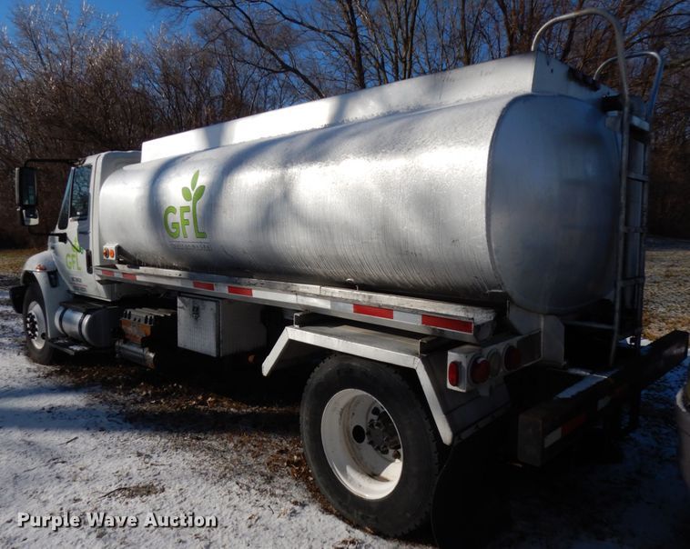 image for item HX9553 2008 International 4300  tank truck
