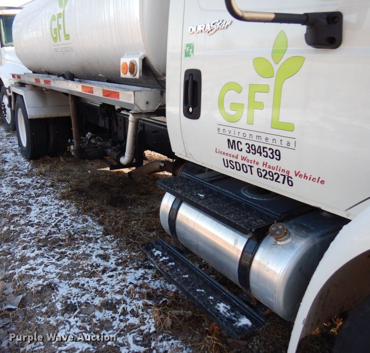 image for item HX9553 2008 International 4300  tank truck