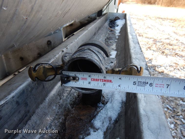 image for item HX9553 2008 International 4300  tank truck