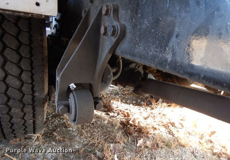 image for item HX9553 2008 International 4300  tank truck