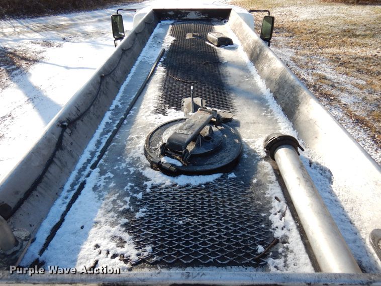 image for item HX9553 2008 International 4300  tank truck