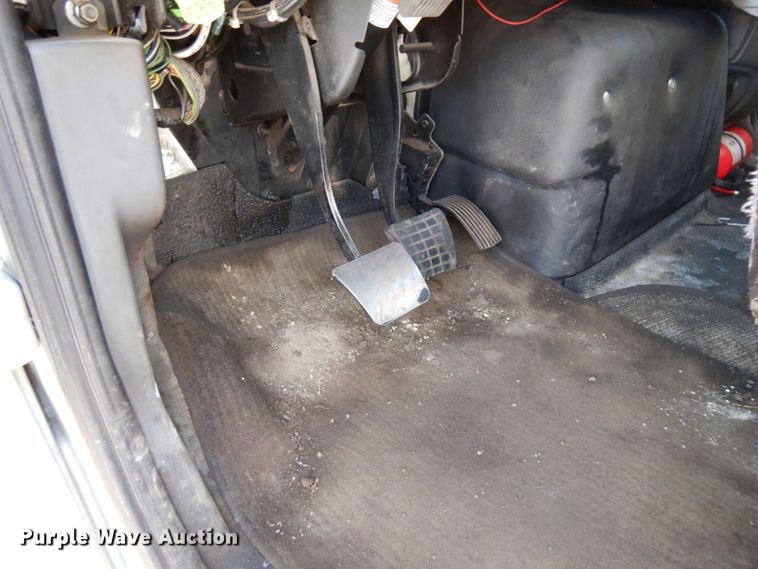 image for item HX9553 2008 International 4300  tank truck