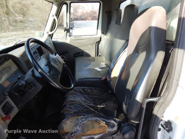 image for item HX9553 2008 International 4300  tank truck