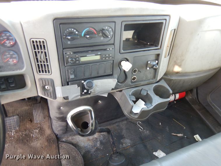 image for item HX9553 2008 International 4300  tank truck