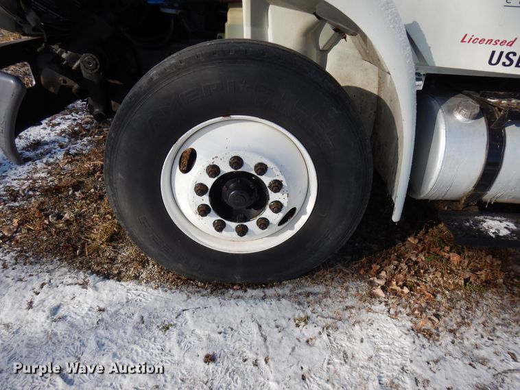 image for item HX9553 2008 International 4300  tank truck