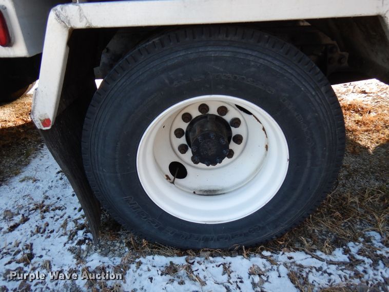 image for item HX9553 2008 International 4300  tank truck