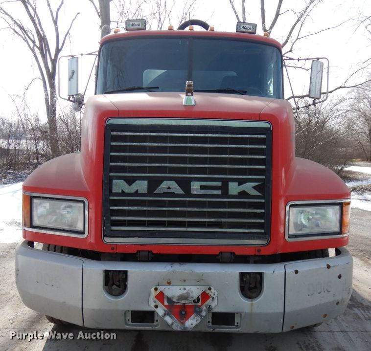 image for item HX9554 1996 Mack CH613  tank truck