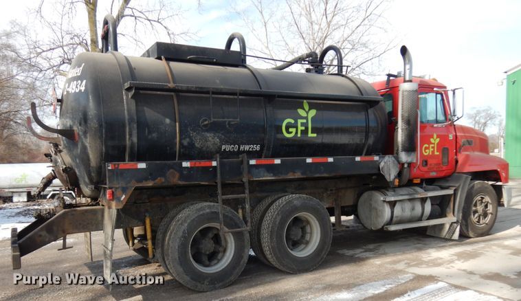 image for item HX9554 1996 Mack CH613  tank truck