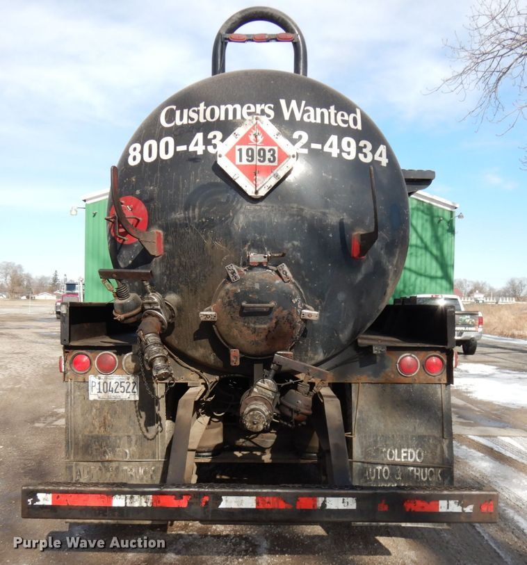 image for item HX9554 1996 Mack CH613  tank truck