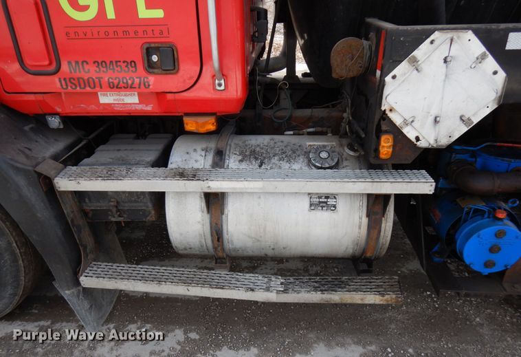 image for item HX9554 1996 Mack CH613  tank truck