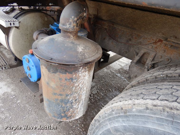 image for item HX9554 1996 Mack CH613  tank truck