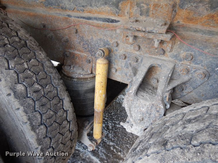 image for item HX9554 1996 Mack CH613  tank truck