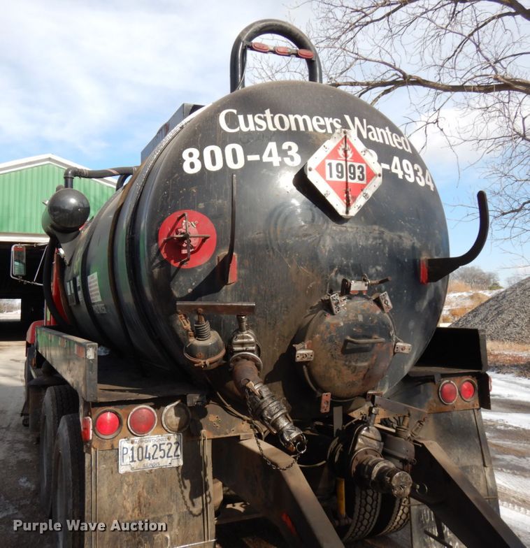 image for item HX9554 1996 Mack CH613  tank truck