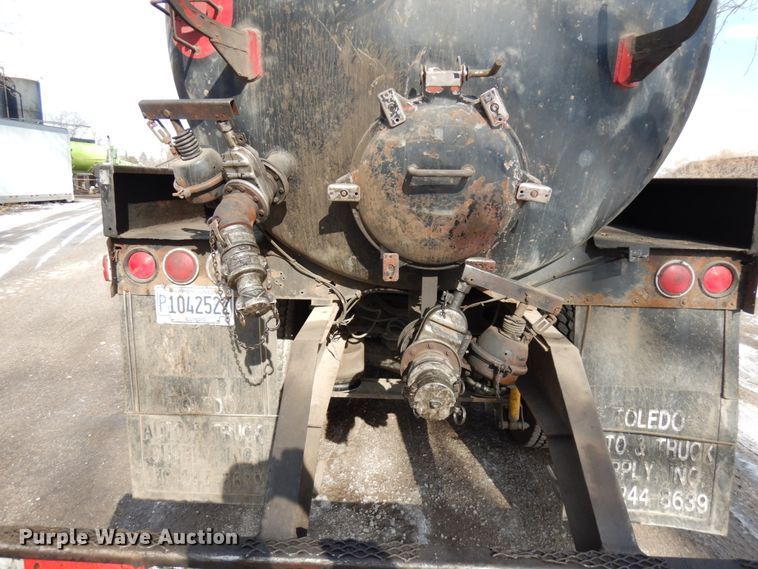 image for item HX9554 1996 Mack CH613  tank truck