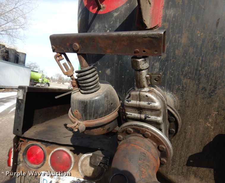 image for item HX9554 1996 Mack CH613  tank truck