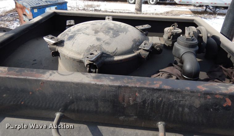 image for item HX9554 1996 Mack CH613  tank truck