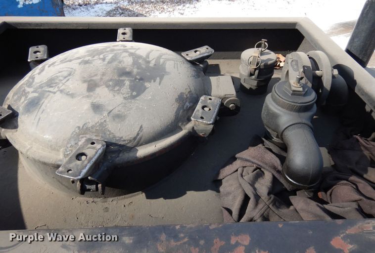 image for item HX9554 1996 Mack CH613  tank truck