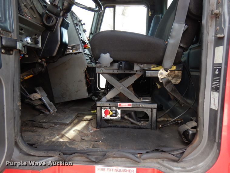 image for item HX9554 1996 Mack CH613  tank truck