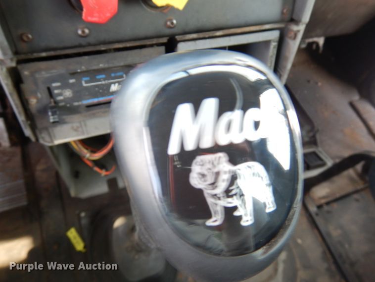 image for item HX9554 1996 Mack CH613  tank truck