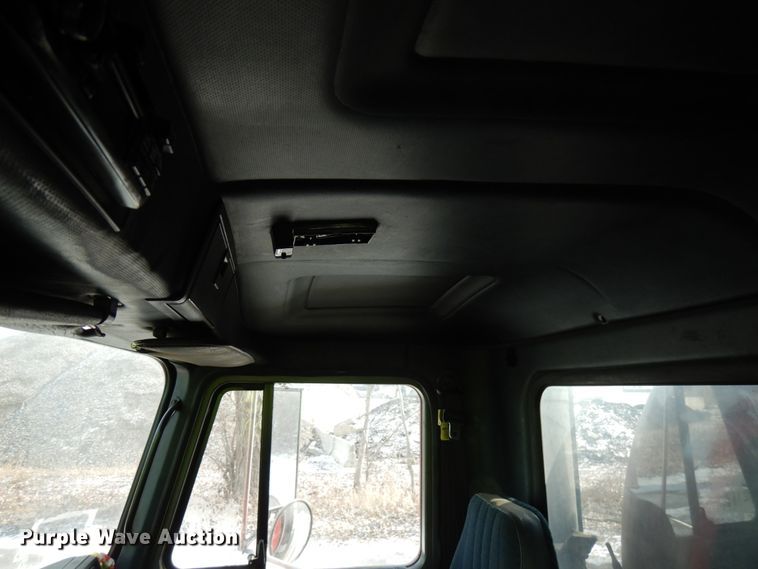 image for item HX9554 1996 Mack CH613  tank truck