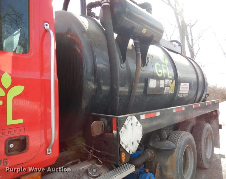 image for item HX9554 1996 Mack CH613  tank truck