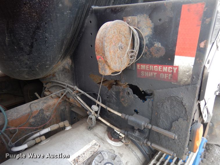 image for item HX9554 1996 Mack CH613  tank truck