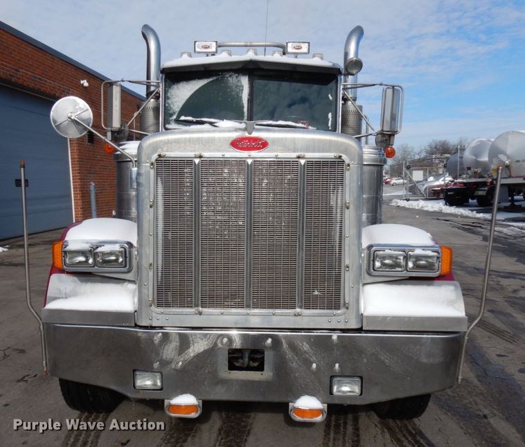 image for item HX9558 2001 Peterbilt 379  tank truck