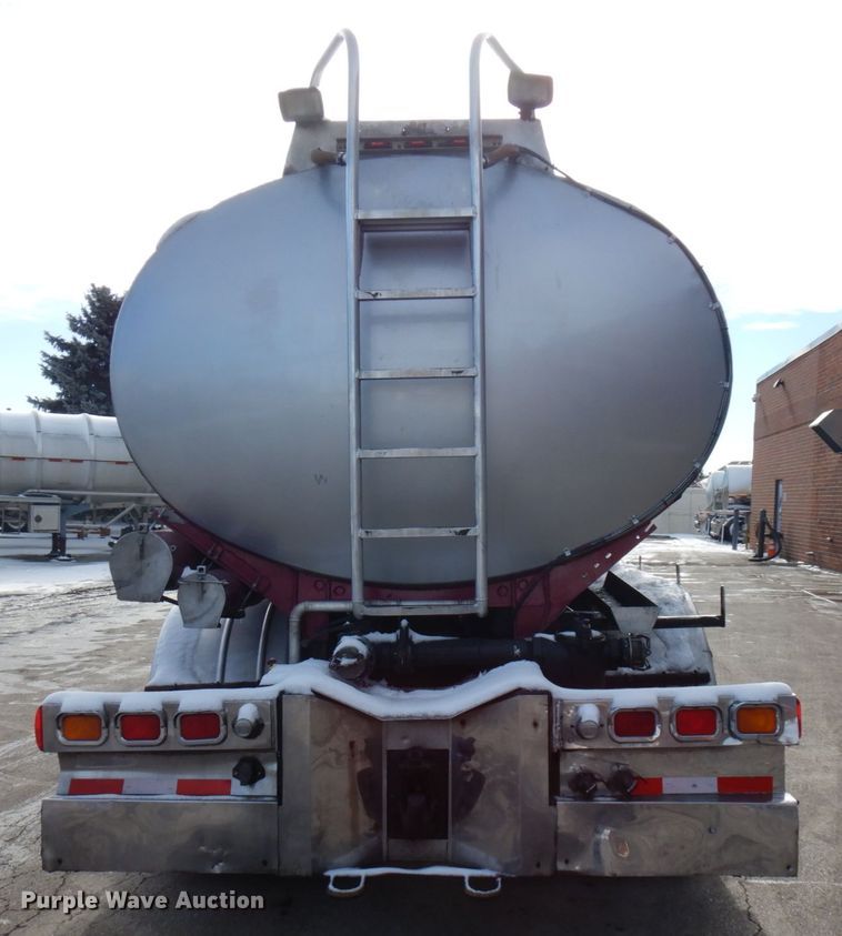 image for item HX9558 2001 Peterbilt 379  tank truck