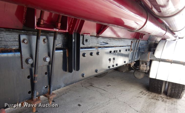 image for item HX9558 2001 Peterbilt 379  tank truck